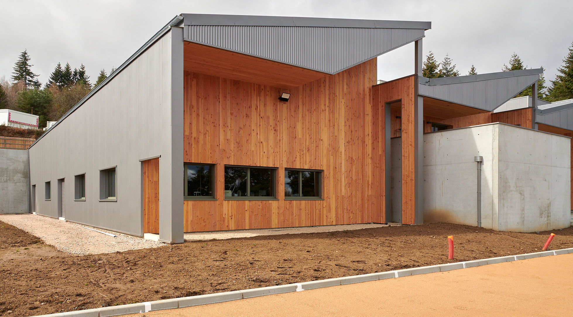 Bardage de l'entreprise NeoBulle située à Saint-Bonnet-le-Château
