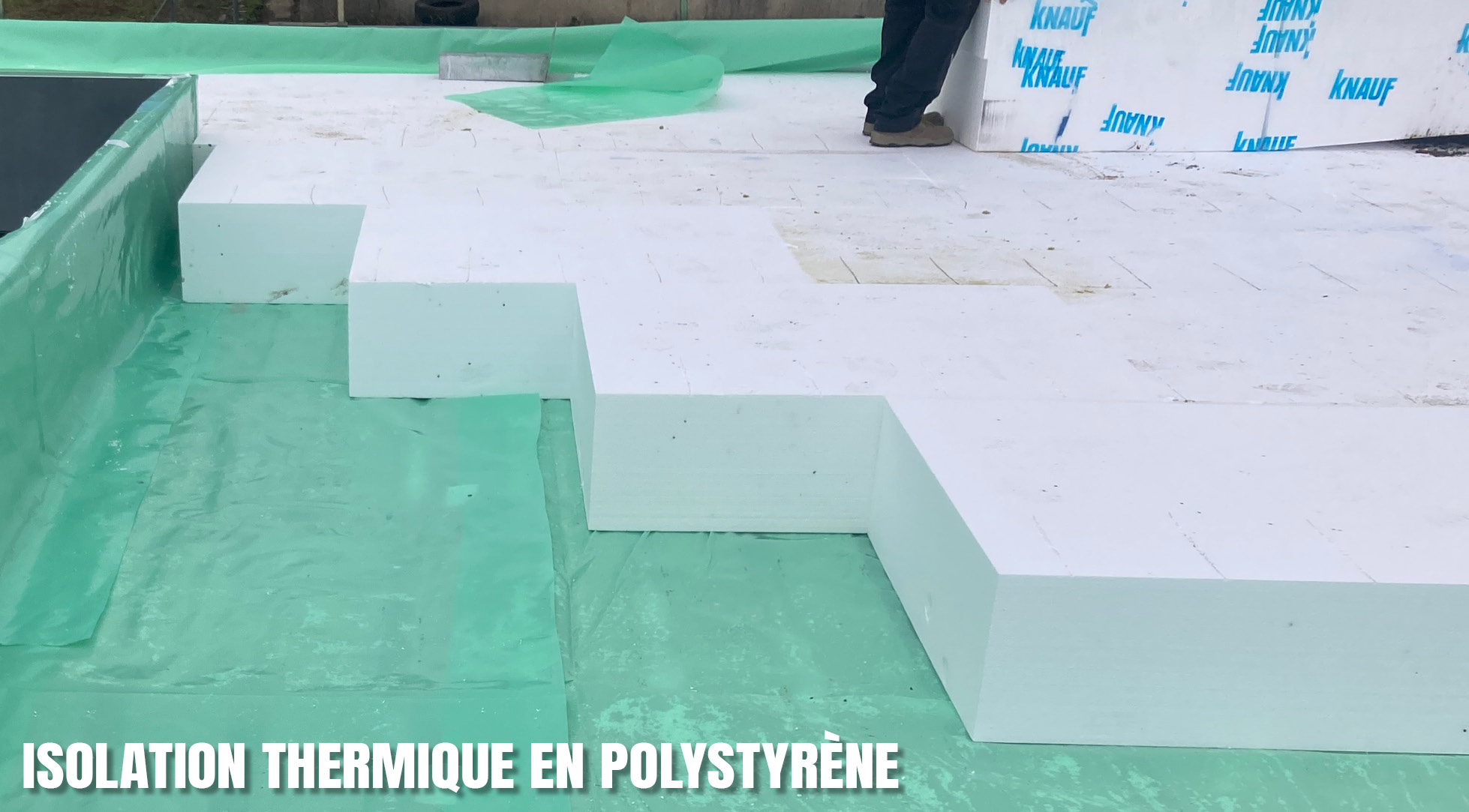Isolation thermique en polystyrène, utilisé pour le chantier SDIS de Roanne, par Etancoba